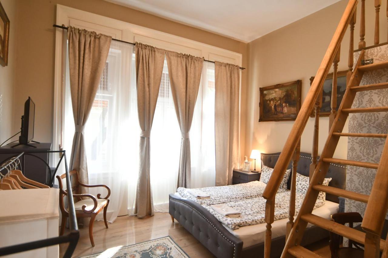 Tulipan Villa Panzio Ζολνοκ Εξωτερικό φωτογραφία
