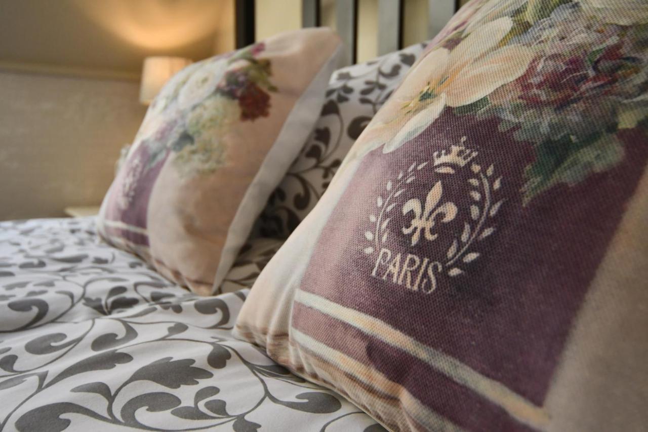 Tulipan Villa Panzio Ζολνοκ Εξωτερικό φωτογραφία