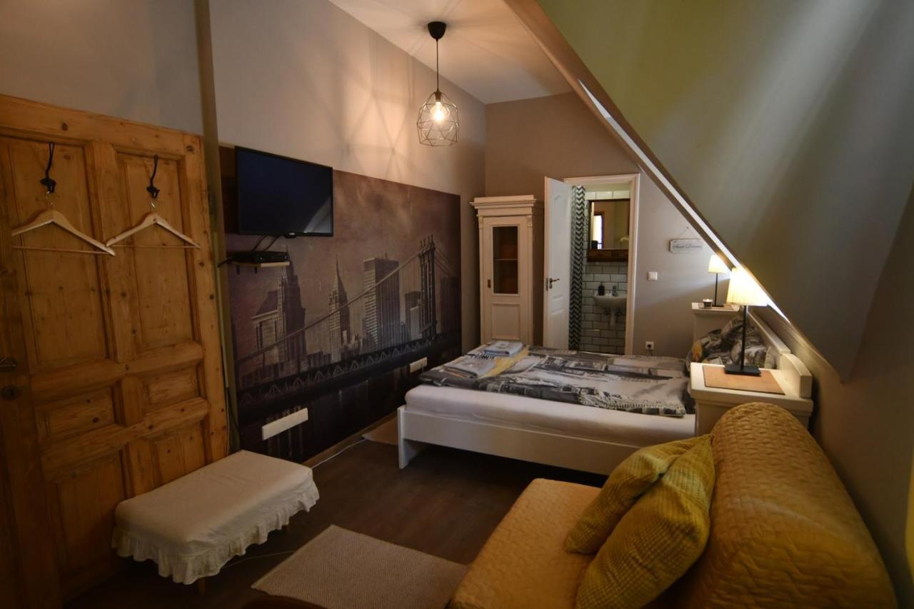 Tulipan Villa Panzio Ζολνοκ Εξωτερικό φωτογραφία